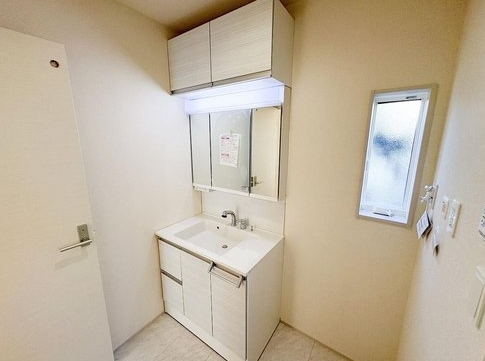 八王子市丸山町の新築戸建て2号棟の洗面化粧台の写真