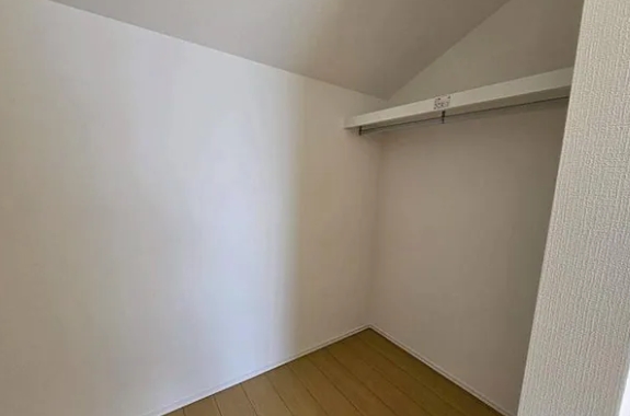 八王子市めじろ台3丁目の新築戸建て2号棟のウォークインクローゼット