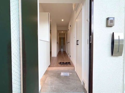 八王子市明神町1丁目の中古マンションの廊下の写真