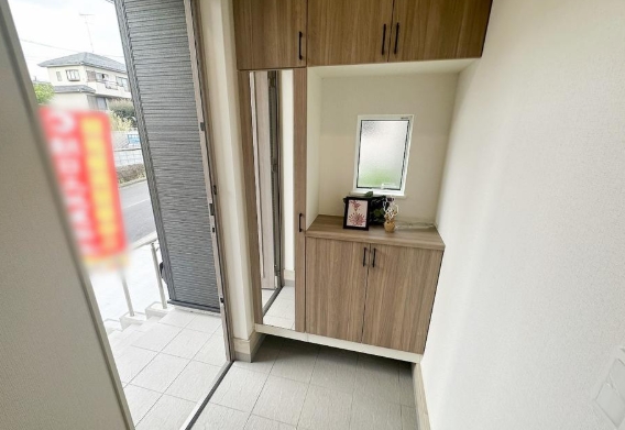 八王子市西寺方町の新築戸建ての玄関