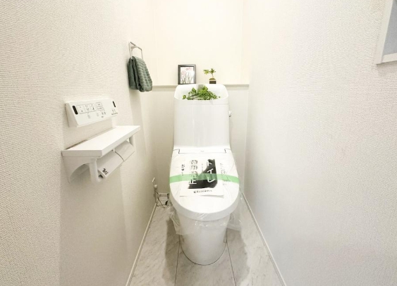 八王子市西寺方町の新築戸建てのトイレ1F