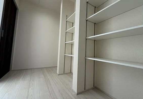 八王子市大谷町の新築戸建て1号棟のパントリー