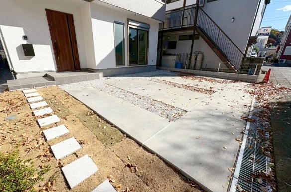 八王子市散田町5丁目の新築戸建ての駐車場