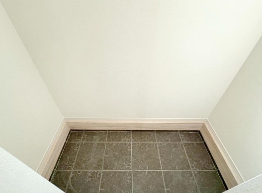 八王子市散田町5丁目の新築戸建てのシューズクローク