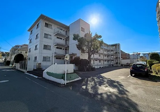 八王子市散田町5丁目の中古マンションの外観の写真