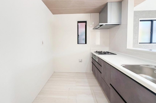 八王子市下柚木の新築戸建てのキッチンの写真