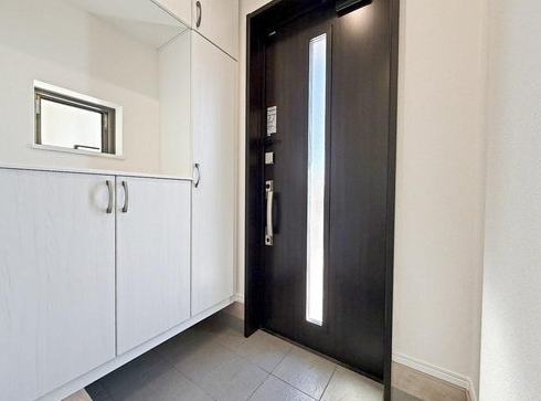 八王子市下恩方町の新築戸建ての玄関