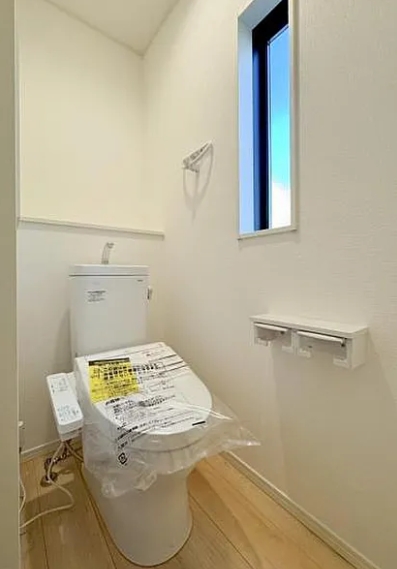 八王子市諏訪町の新築戸建て2号棟のトイレ1F
