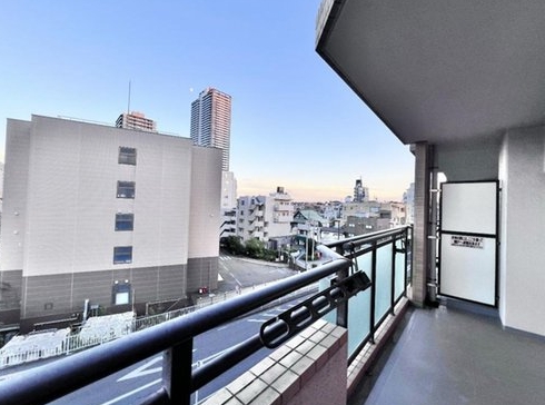 八王子市寺町の中古マンションのバルコニーの写真