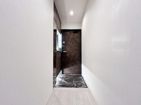 八王子市寺町の中古マンションの廊下の写真