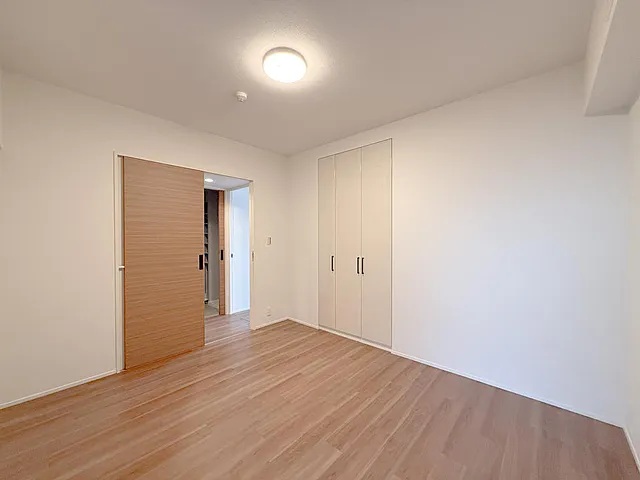 相模原市中央区上溝の中古マンション3階部分の洋室1の写真