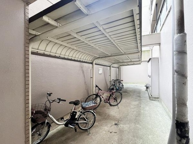 相模原市中央区上溝の中古マンション3階部分の駐輪場の写真
