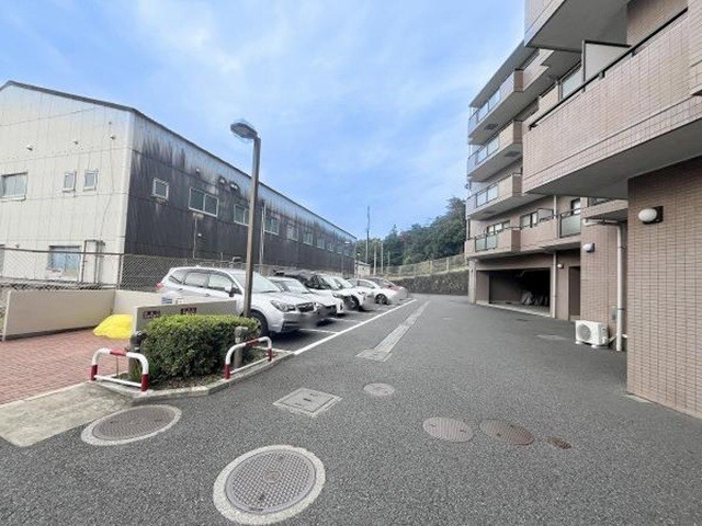 相模原市中央区上溝の中古マンション3階部分の駐車場の写真