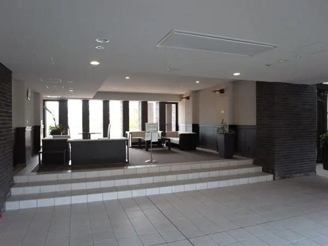 相模原市中央区上溝の中古マンション9階部分の共用ロビーの写真