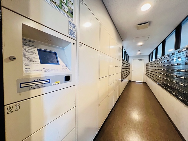 相模原市中央区上溝の中古マンション9階部分の宅配ボックスの写真