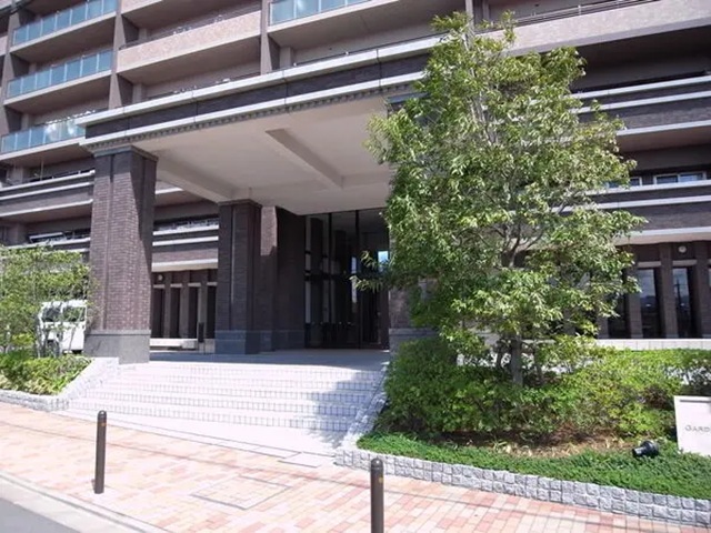 相模原市中央区上溝の中古マンション9階部分のエントランスの写真