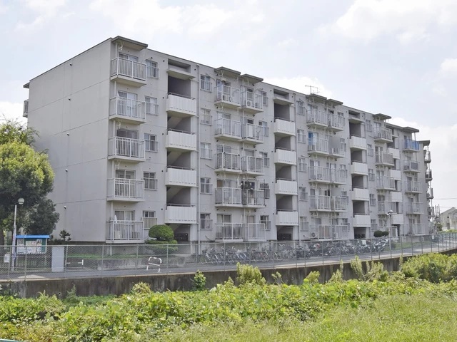 相模原市中央区上溝2丁目の中古マンション1階部分の外観1枚目の写真