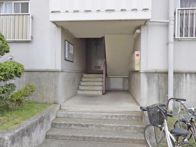 相模原市中央区上溝2丁目の中古マンション1階部分のエントランスの写真