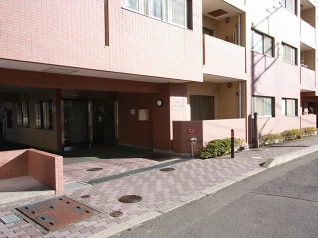 相模原市中央区鹿沼台1丁目の中古マンション6階部分のエントランスの写真