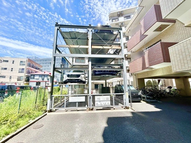 相模原市中央区鹿沼台1丁目の中古マンション6階部分の駐車場の写真