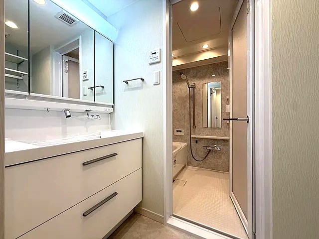 相模原市中央区鹿沼台1丁目の中古マンション6階部分の洗面化粧台の写真