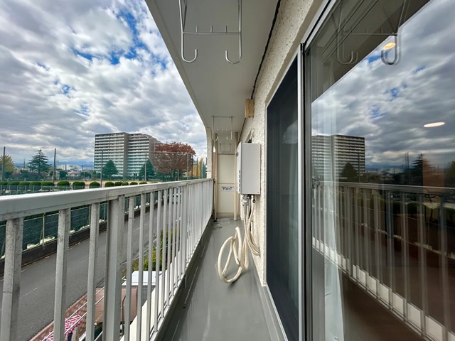 相模原市中央区鹿沼台2丁目の中古マンション2階部分のバルコニーの写真