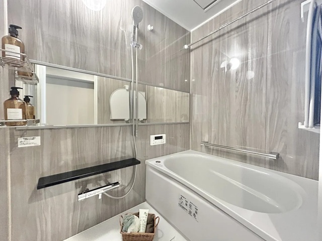 相模原市中央区鹿沼台2丁目の中古マンション2階部分のバスルームの写真