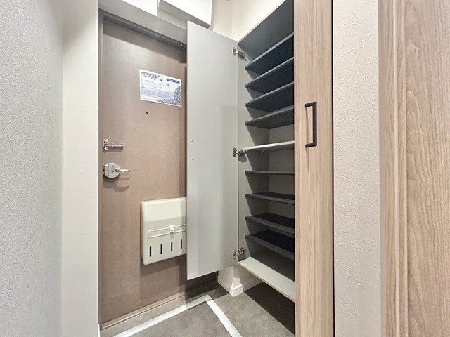 相模原市中央区鹿沼台2丁目の中古マンション2階部分の玄関の写真