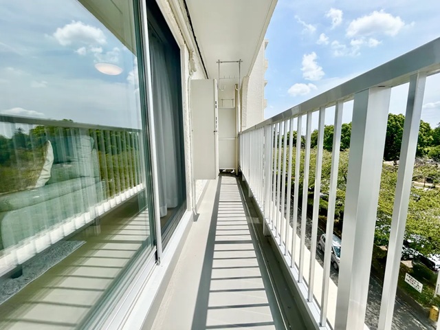 相模原市中央区鹿沼台2丁目の中古マンション4階部分のバルコニーの写真