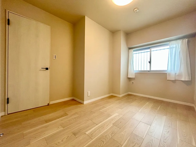 相模原市中央区鹿沼台2丁目の中古マンション4階部分の洋室2の写真