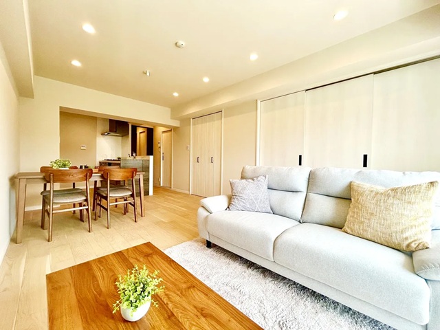 相模原市中央区鹿沼台2丁目の中古マンション4階部分のリビングの写真