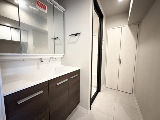 相模原市中央区鹿沼台2丁目の中古マンション4階部分の洗面化粧台の写真