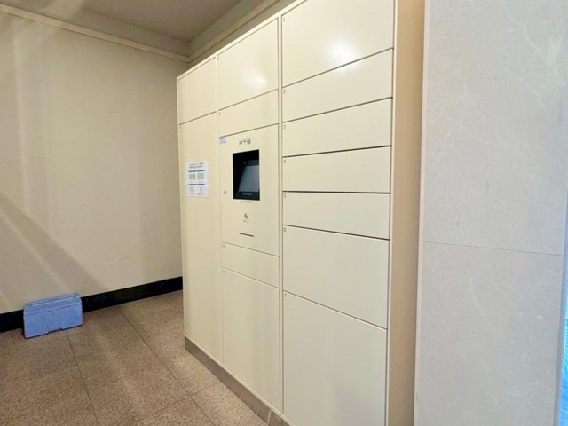 相模原市中央区共和2丁目の中古マンション1階部分の宅配ボックスの写真