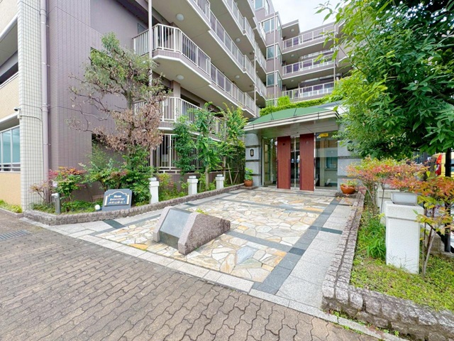 相模原市中央区共和2丁目の中古マンション1階部分のエントランスの写真