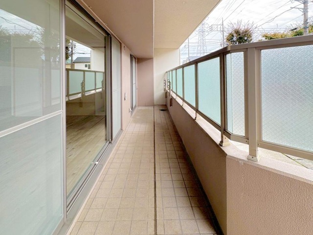 相模原市中央区共和2丁目の中古マンション1階部分のテラスの写真