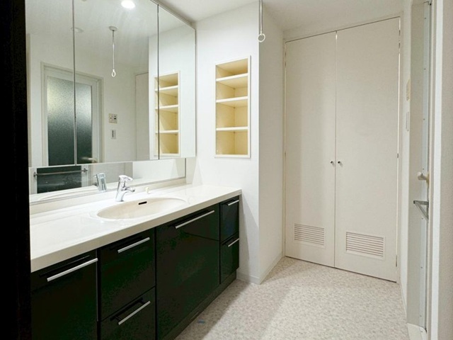 相模原市中央区共和2丁目の中古マンション1階部分の洗面化粧台の写真