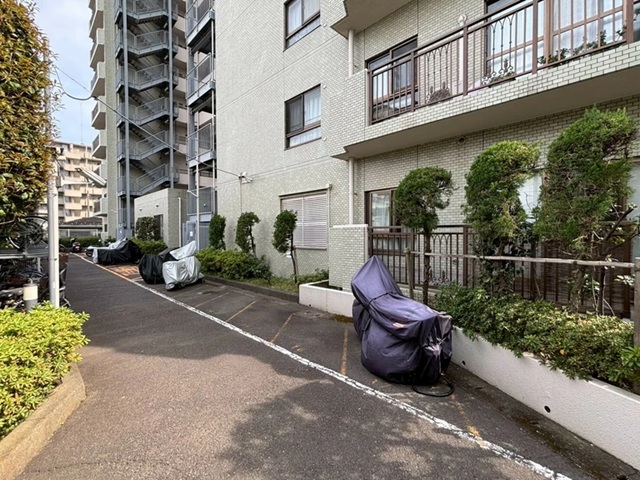 相模原市中央区南橋本1丁目の中古マンション10階部分のバイク置場の写真