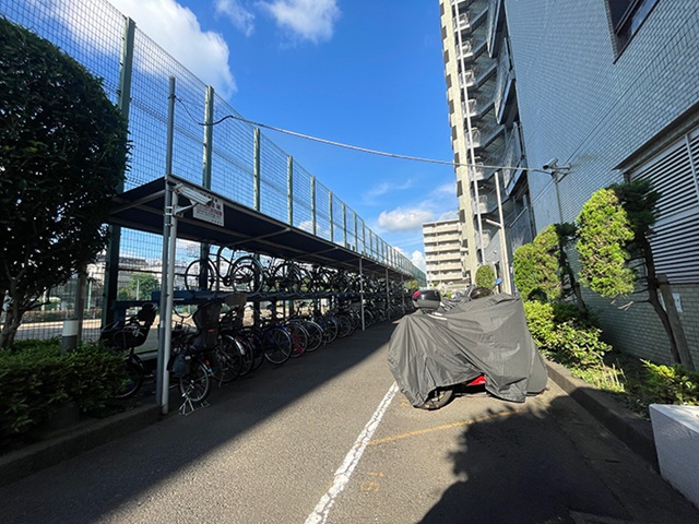 相模原市中央区南橋本1丁目の中古マンション11階部分の駐輪場の写真