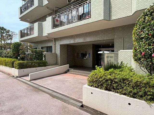 相模原市中央区南橋本1丁目の中古マンション11階部分のエントランスの写真