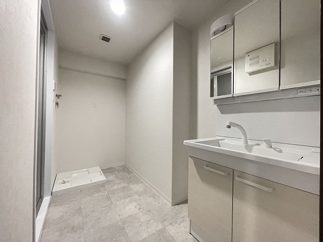 相模原市中央区南橋本1丁目の中古マンション11階部分の洗面化粧台の写真