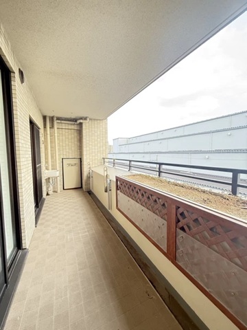 相模原市中央区南橋本3丁目の中古マンション5階部分のバルコニーの写真