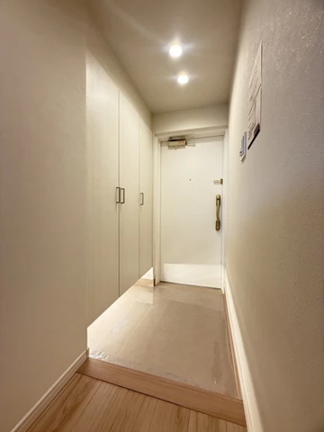 相模原市中央区南橋本3丁目の中古マンション5階部分の玄関の写真