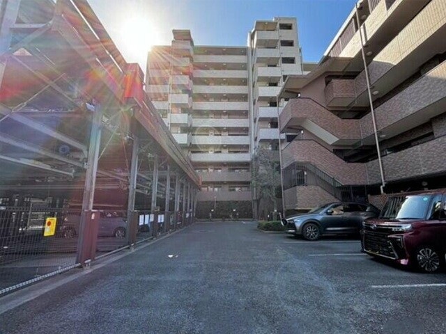 相模原市中央区南橋本3丁目の中古マンション5階部分の駐車場の写真