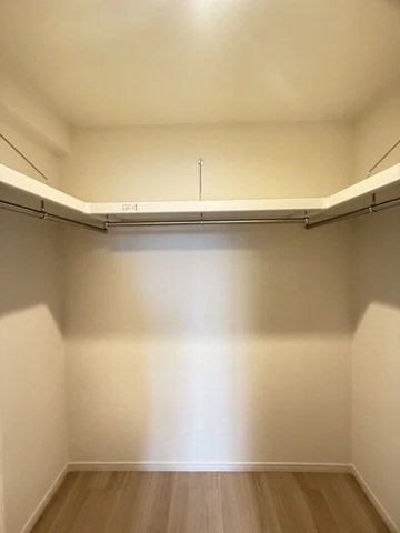相模原市中央区南橋本3丁目の中古マンション5階部分のウォークインクローゼットの写真