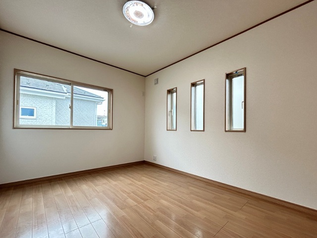 相模原市中央区宮下本町1丁目の中古戸建ての洋室1の写真