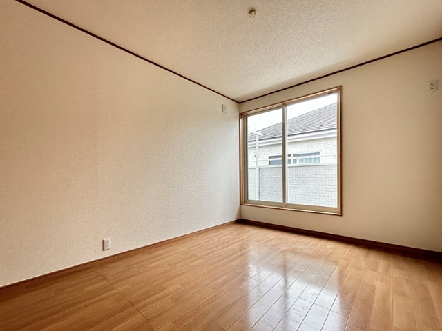 相模原市中央区宮下本町1丁目の中古戸建ての洋室2の写真