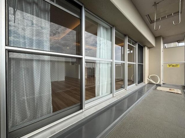 相模原市中央区小山2丁目の中古マンション7階部分のバルコニーの写真