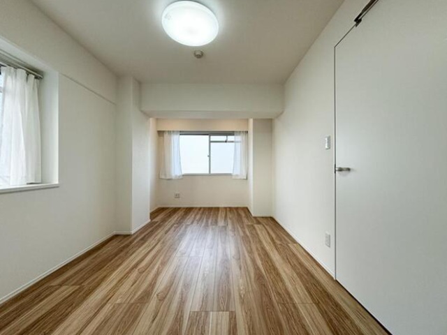 相模原市中央区小山2丁目の中古マンション7階部分の洋室の写真