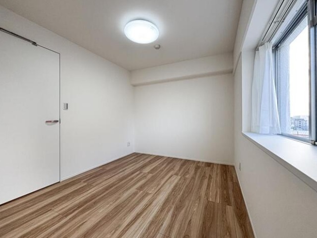 相模原市中央区小山2丁目の中古マンション7階部分の洋室の写真