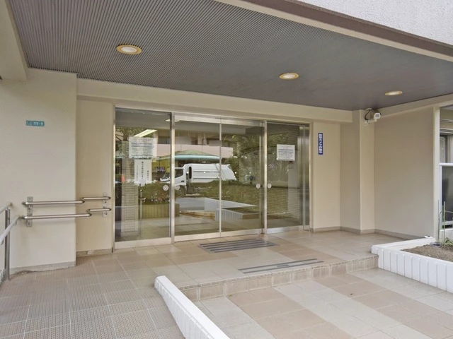 相模原市中央区小山2丁目の中古マンション7階部分のエントランスの写真